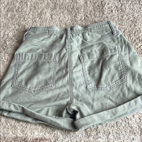 High Waist Green Baggys Mom Shorts with Cuffed Hem​ - Picture 4 of 4